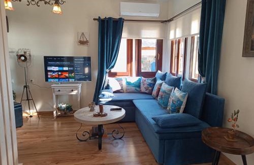 Afissos House | Mesonisi: Breathtaking Views of Pagasitikos Bay Await!