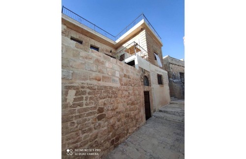 Artuklu House | Pet-Friendly Retreat at Mesospotamos with Breakfast Included