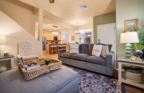 Mesquite House | Pet-Friendly Mesquite 2BR Townhome with Pool & Gym Access