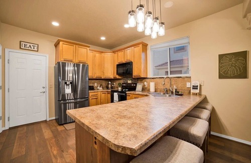 Mesquite House | Pet-Friendly Mesquite 2BR Townhome with Pool & Gym Access