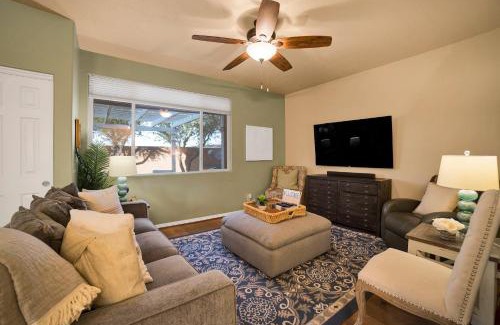 Mesquite House | Inviting Mesquite 2BR Townhome with Pool & Gym Access