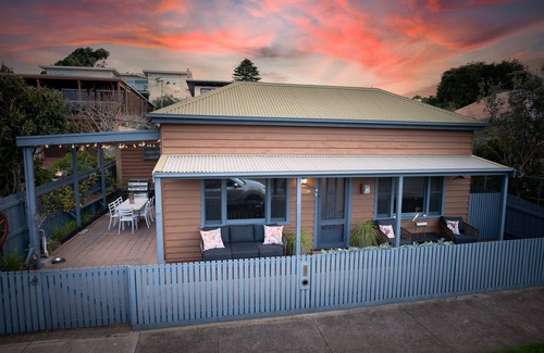 Queenscliff Cottage | Charming Cottage with Water Views & Pet-Friendly Comfort