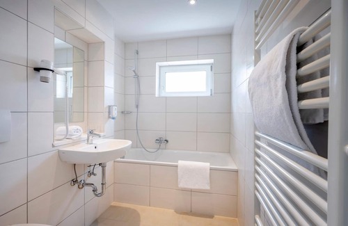 Ebersberg District Hotel | Eco-Friendly Messe Boutique Hotel Erb München with Pool