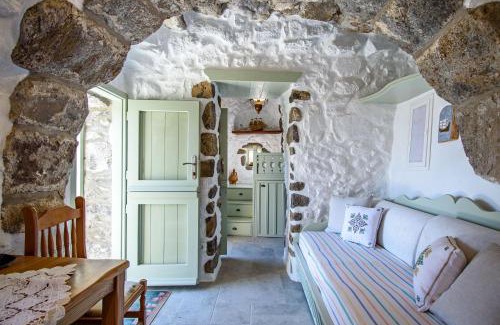 Mandraki Apartment | Discover Messes Traditional Stone House with Ocean Views