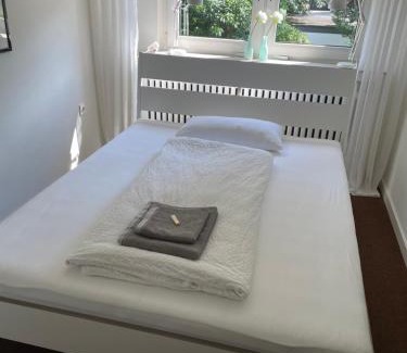 Moersenbroich Apartment | Oceanview Comfort at Messewohnung Düsseldorf - Rated 9.2/10