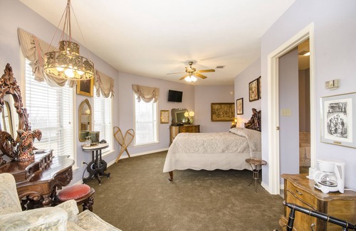 Bryan Bed & Breakfast | Discover Messina Hof Winery & Resort: Guest Rated 9/10