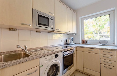 Erkrath Apartment | Modern Apartment with Balcony in Erkrath-Hochdahl