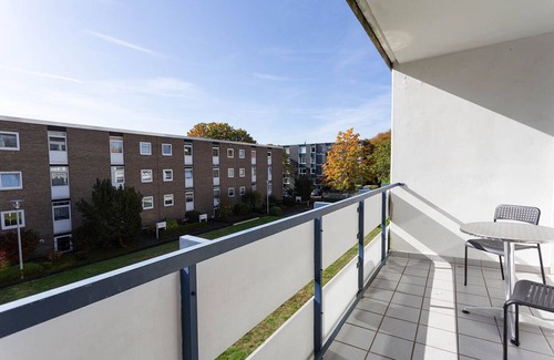 Erkrath Apartment | Modern Apartment with Balcony in Erkrath-Hochdahl