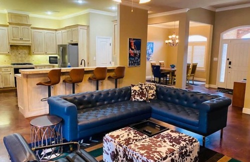 Lubbock House | 10/10 Rated MetaModern Oasis with Ocean View & Spa