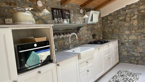 Casoli House | Beautiful Metato with Pool and Oceanfront Garden Retreat