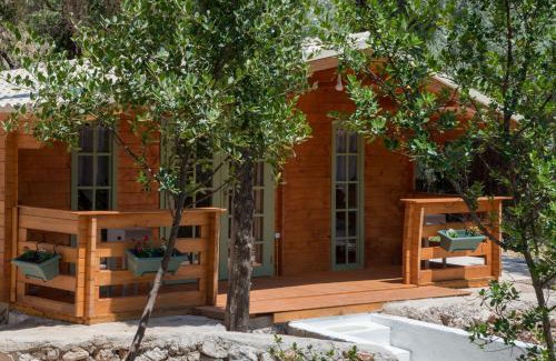 Mikros Gialos House | Oceanfront Metaxaki Cottage with Exceptional 9.2/10 Rating