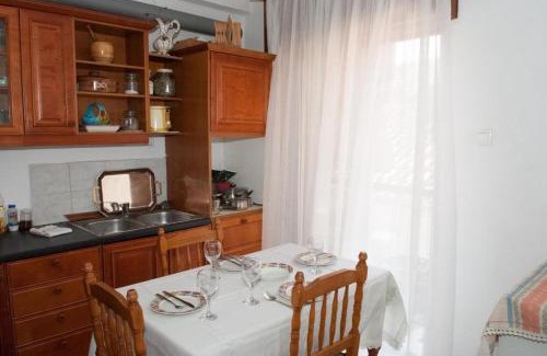 Trikala Apartment | Budget-Friendly Stay at Meteora Christian's Place