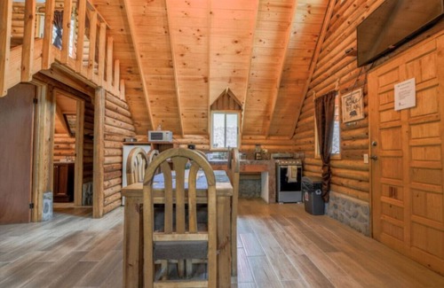 Santiago Cabin | Family-Friendly Meteorite Cabin for Memorable Adventures