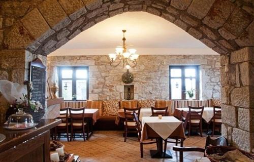 Varvitsa House | Meterizi Guesthouse: Pet-Friendly Retreat with Top Ratings