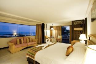 Cha-am Resort | Discover Methavalai Hotel: Ocean View & Family-Friendly Stay