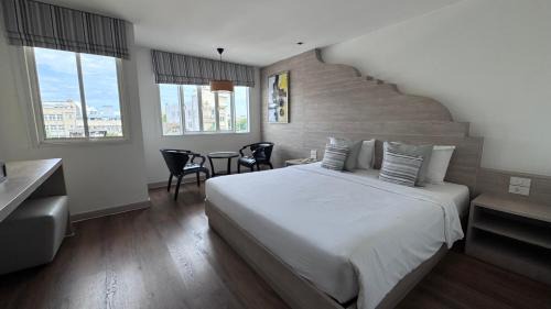 Wat Bowon Niwet Hotel | Discover Comfort at Methavalai Residence Hotel with Dining Options