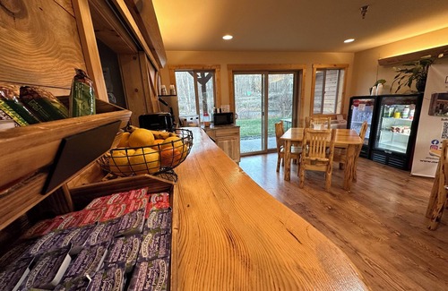 Winthrop Cabin | Relax at Methow River Lodge & Cabins with Hot Tub & Spa