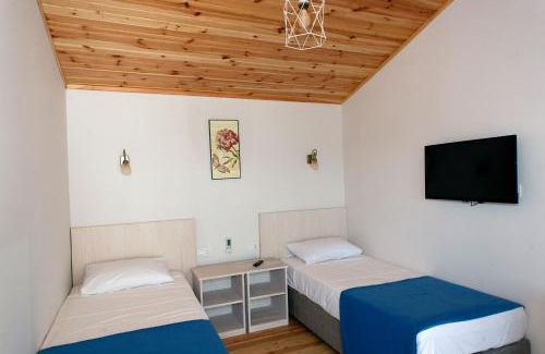Gumusluk Hotel | Inviting Metins Gümüşlük with Pool and Oceanfront Views