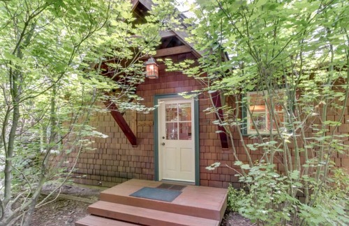 Camp Sherman Cabin | Metolius River Resort Cabin 7 - Luxurious cabin on the Metolius River w/