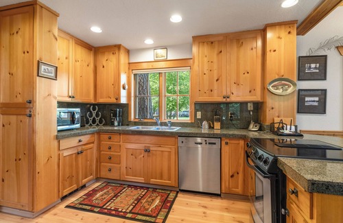 Camp Sherman Cabin | Metolius River Resort Cabin 11: Guest Rated 10/10 Getaway