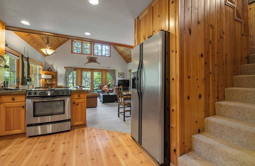 Camp Sherman Cabin | Metolius River Resort Cabin 11: Guest Rated 10/10 Getaway