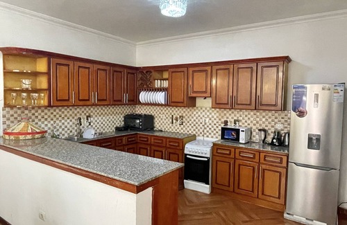 Bole House | Metro Deluxe Home: Ideal for Families and Pet Lovers!