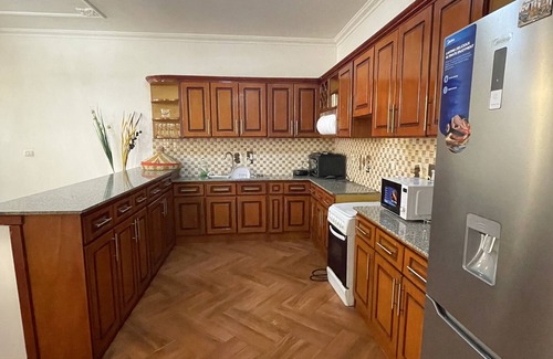 Bole House | Metro Deluxe Home: Ideal for Families and Pet Lovers!