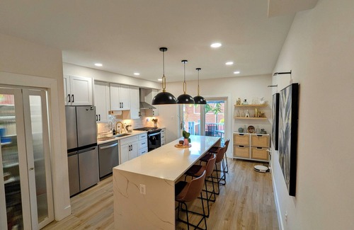 Edgewood House | Metro Haven - Walk to Metro & Union Market