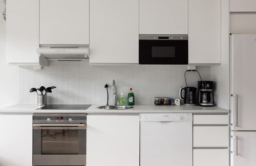 Alppiharju Apartment | Convenient KALLIO Apartment with Netflix & Easy Metro Access