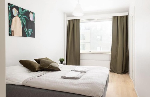 Alppiharju Apartment | Convenient KALLIO Apartment with Netflix & Easy Metro Access