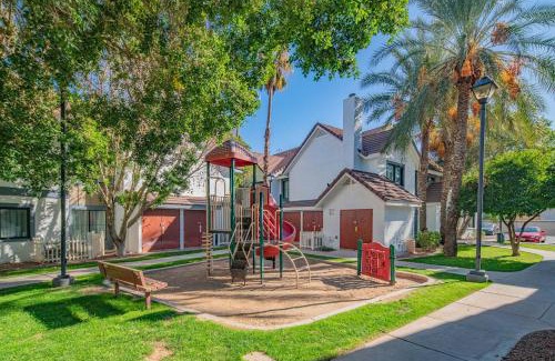 North Mountain Apartment | Modern Metro PHX Upstairs 2bd with Pool & Pet-Friendly Stay