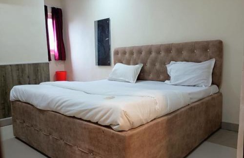 Mohangarh Hotel | Budget-Friendly Metro Regency: Couples Welcome in Lucknow