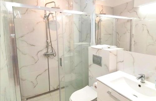 Zoliborz Apartment | Budget-Friendly Metro Wilson Apartment with Family & Pet Options