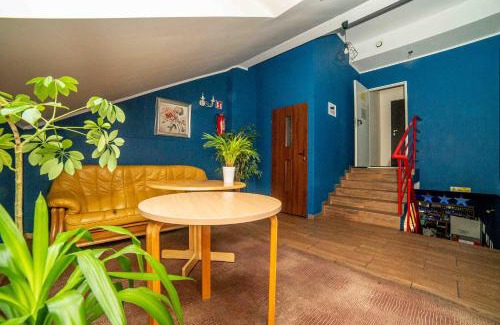 Lomza House | Pet-Friendly Retreat at Metropol with Great Guest Ratings