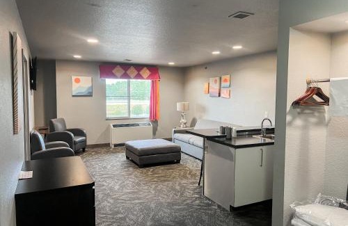 Eau Claire Resort | Family-Friendly Metropolis Resort - Eau Claire with Spa & Pool