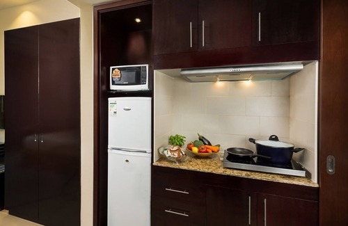 Al Mafraq Hotel | Discover Metropolitan Al Mafraq Hotel: Pool & Spa Retreat