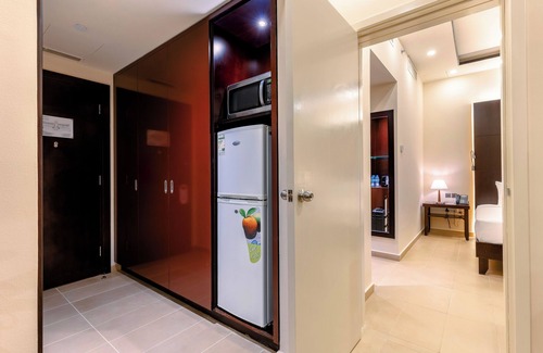 Al Mafraq Hotel | Discover Metropolitan Al Mafraq Hotel: Pool & Spa Retreat