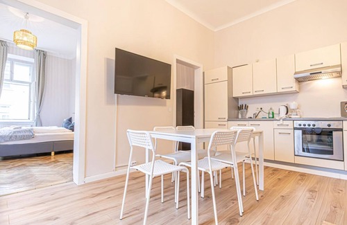 Landstrasse Apartment | Stylish 2+1 Apartment in the Heart of Vienna