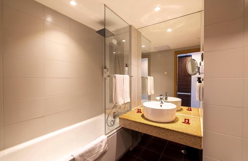 Mladost Hotel | Metropolitan Hotel Sofia: Modern Comfort & Spa Amenities