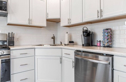 St. Louis Apartment | Metropolitan Retreat: 2BR Apartment with Great Amenities