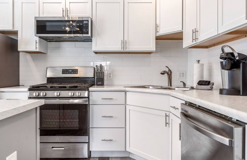 St. Louis Apartment | Metropolitan Retreat: 2BR Apartment with Great Amenities