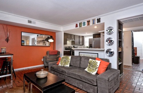 Waller Creek District Condo | Metropolitan Suite: 2 Bedroom Retreat with Breakfast & Kitchen