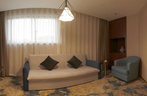 Jiangning Hotel | Discover Metropolo Nanjiang Baijia Lake: Family-Friendly Stay