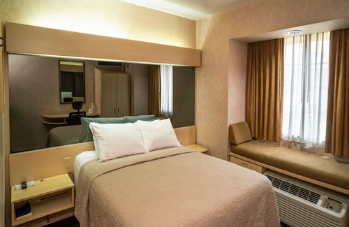 San Pedro Sula Hotel | Discover Metrotel Express: Pool, Spa & Family-Friendly Fun