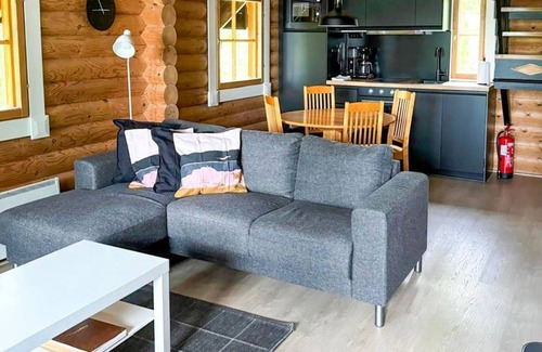 Kinnula House | Stay at Metsä-pihlaja: Lake View & Spa Retreat Awaits!