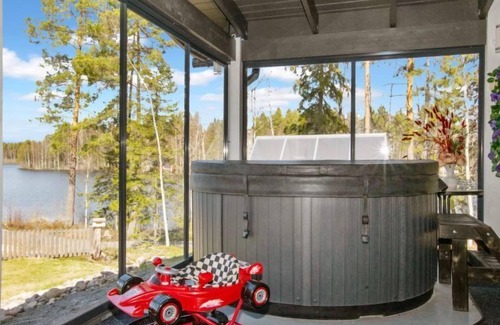 Keuruu House | Experience Metsäpirtti by Interhome: Lake View & Spa Retreat