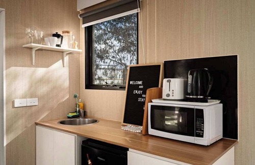Metung House | Explore Metung Hideaway: Family-Friendly Retreat with Kitchen