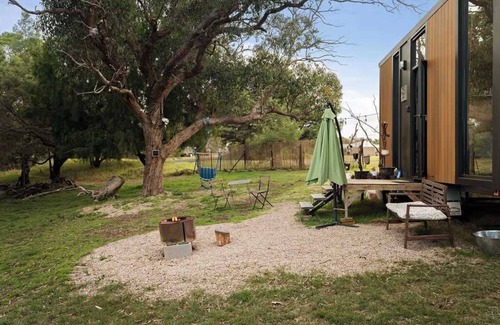 Metung House | Explore Metung Hideaway: Family-Friendly Retreat with Kitchen