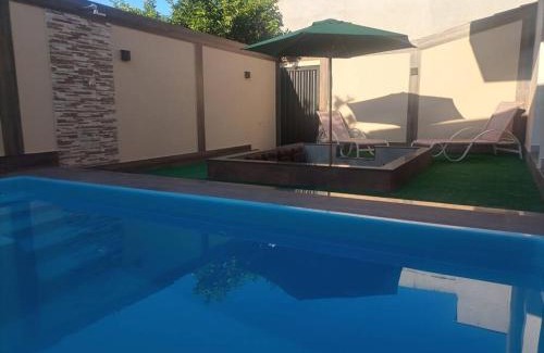 Palmeiras House | Relax at Meu Cantinho: Pool Oasis with Ocean Views