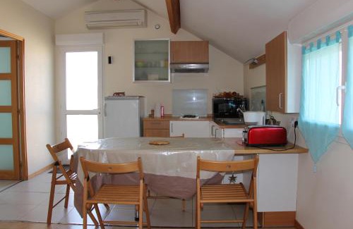 Bourroches Apartment | Tranquil Meublé 2* with Ocean View in a Quiet Area